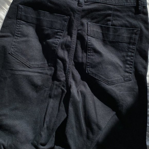 GAP High Rise Wide-Leg Crop Chino in Black - Picture 5 of 7